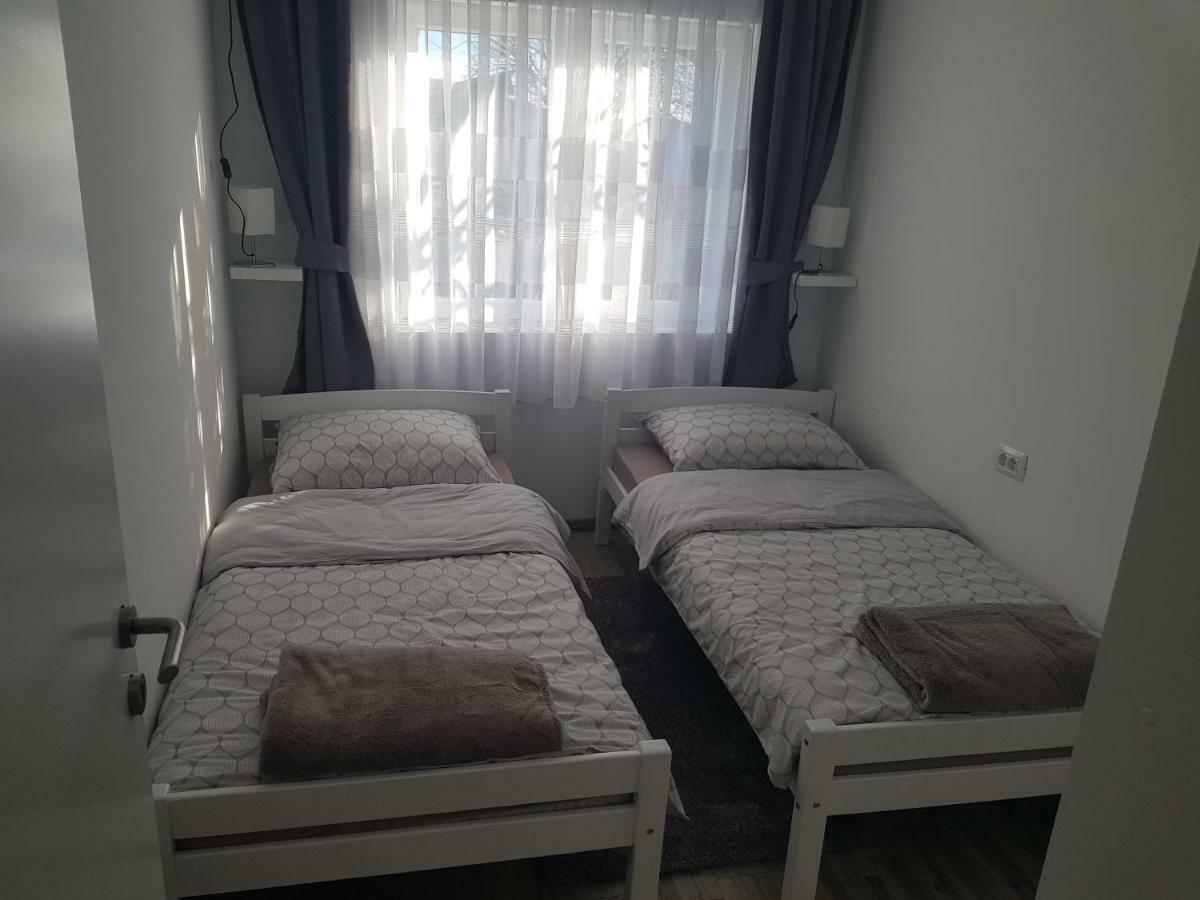 Apartmani Andrej Udbina Exterior photo